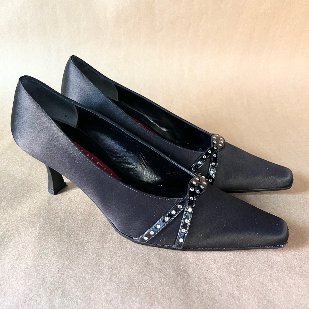 Vaneli vintage kitten heels with rhinestone details size 6.5